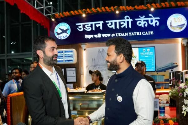 एयरपोर्ट पर खुला उड़ान यात्री कैफे,ढाबे के रेट मिलेगा खाना।
