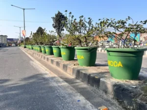 छुट्टी के दिन भी काम पर जुटे एमडीडीए उपाध्यक्ष बंशीधर तिवारी