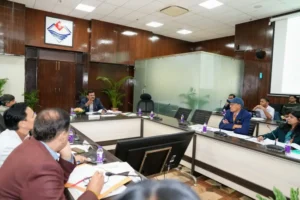 मुख्य सचिव आनन्द बर्द्धन ने राजस्व विभाग की समीक्षा