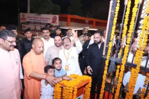 मुरादाबाद में दिखा सीएम योगी का वात्सल्य: जिस बच्ची का कराया था दाखिला, उसी के हाथों कराया ‘श्री राम वाटिका’ का लोकार्पण