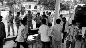 रुड़की में खौफनाक मंजर, दिल्ली के युवक ने ₹10 का खरीदा चाकू और सरे बाजार काट ली अपनी गर्दन