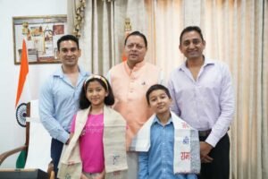 माउंट किलिमंजारो फतह कर लौटे रियांश और प्रिशा ने मुख्यमंत्री धामी से की भेंट