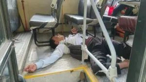 उत्तराखंड के कोटद्वार में सवारियों से भरी बस में नशे में धुत था परिचालक, हुआ बेहोश, सवारियों ने पुलिस काे लगाया फाेन